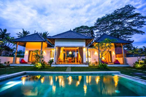 Melayang Villa | 2 BR Villa with open view of rice paddies & sunset