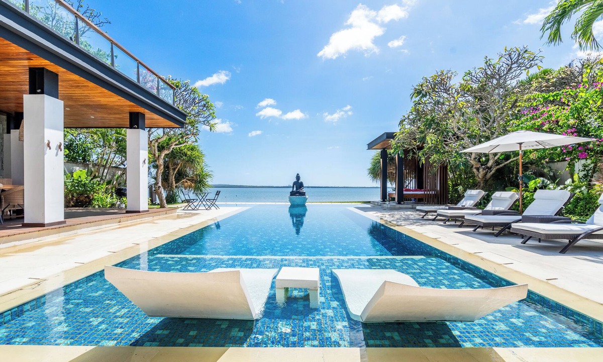 Kuta Selatan Villa | 4 Bedroom Waterfront Villa in Nusa Dua