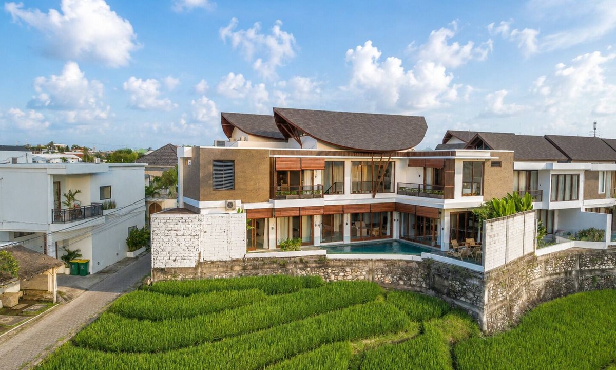Batu Bolong Villa | 5BR Canggu Retreat Steps to Beach, Ricefield view