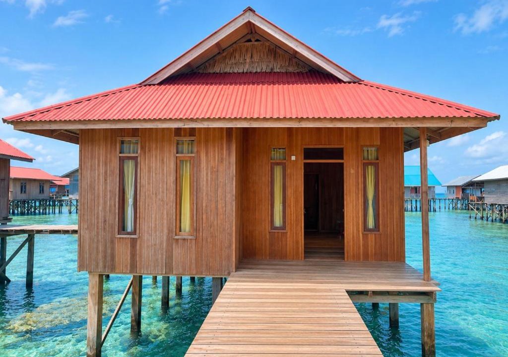 Batudaka Island House | Aisyah Homestay, Pulau Papan, Togean