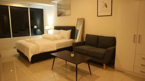 Pekayon Jaya Apartment | Apartemen Grand Kamala Lagoon by Cleo Room