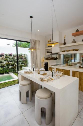 Uluwatu Villa | Bali Escapes- Studio And 1 Bedroom Villa