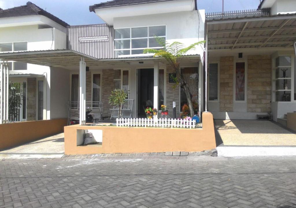 Sidomulyo House | Batu Homestay Syariah