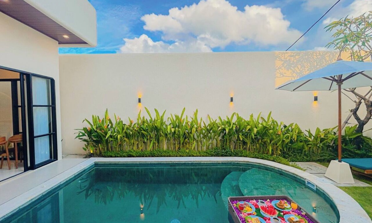 Kesiman Villa | Beachside Luxury 3BR A Tropis Style
