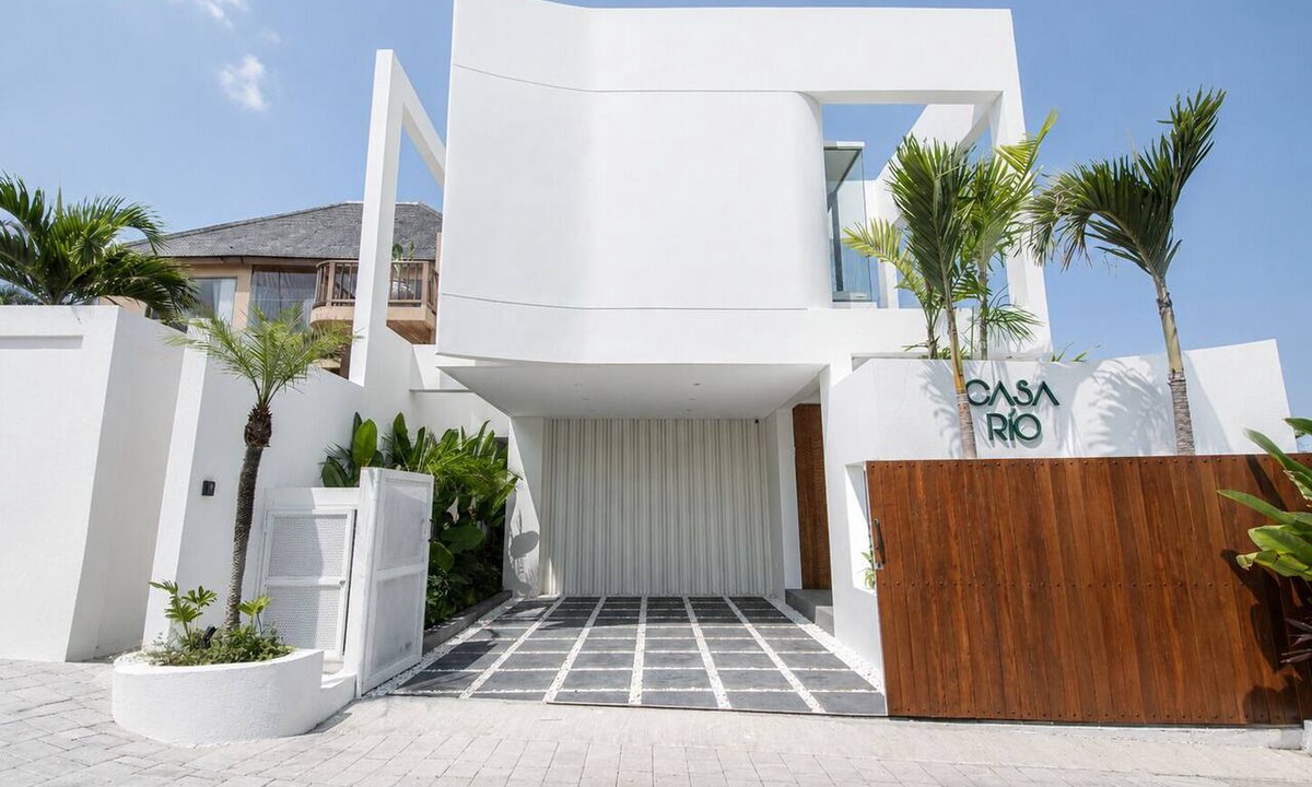 Kerobokan Villa | Casa Rio | 3BR Enclosed Living & Pool