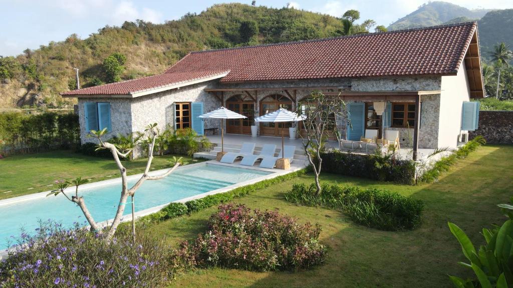 Selong Belanak Villa | Casa Samudra - charming & spacious villa by the sea surrounded by nature