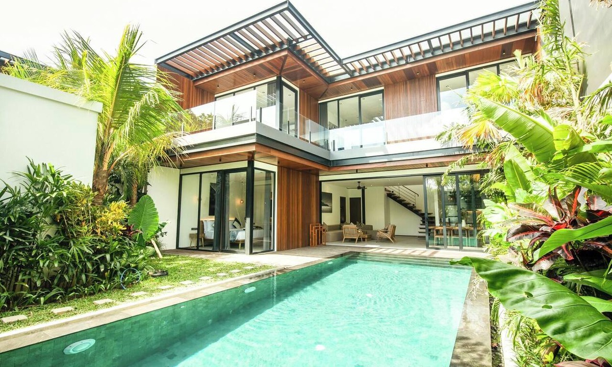 Pererenan Villa | Chic 4BR, 200m to Canggu's Blissful Beach Haven