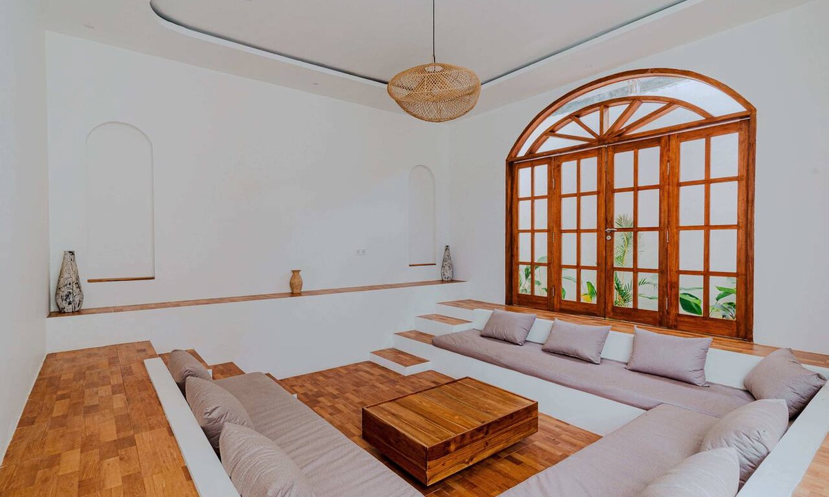 Praya Barat House | Costa Luna Villa, Modern Mediterranean Villa Near Lancing Beach