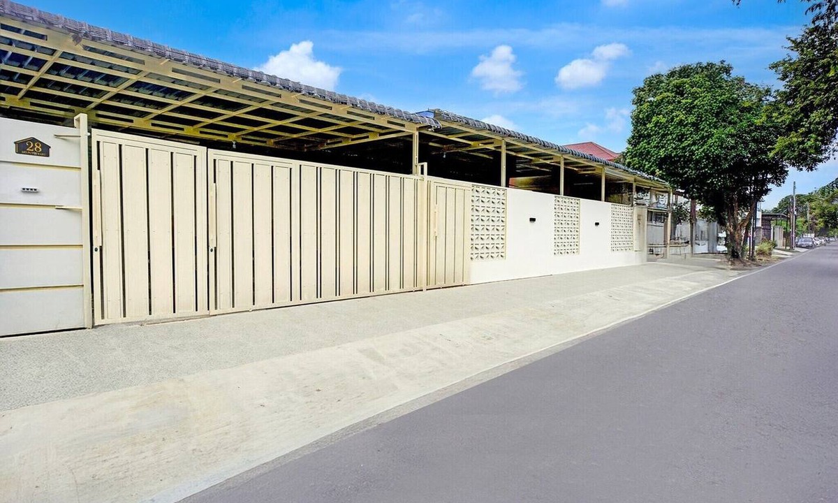 Medan House | Cozy Double Escape W/Free WiFi and Parking