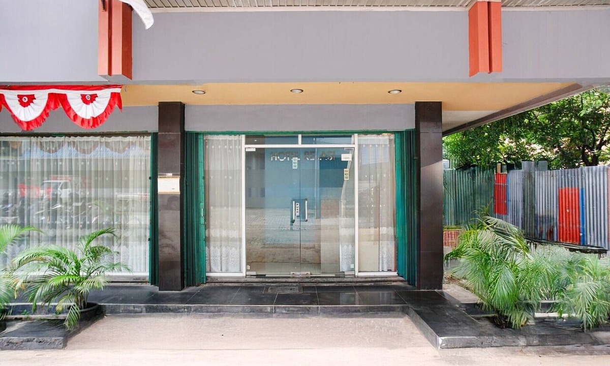 Palembang House | Cozy Double Escape W/Free WiFi and Parking