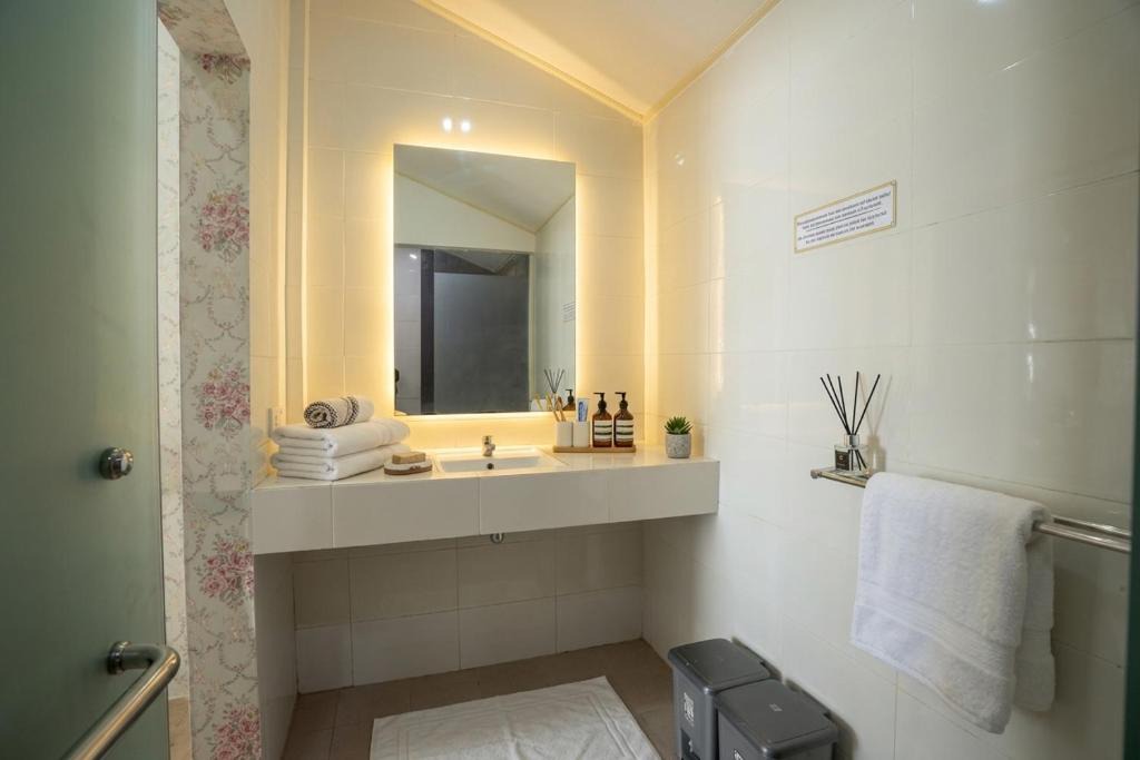 Sidomulyo House | De Karanganjar Inn