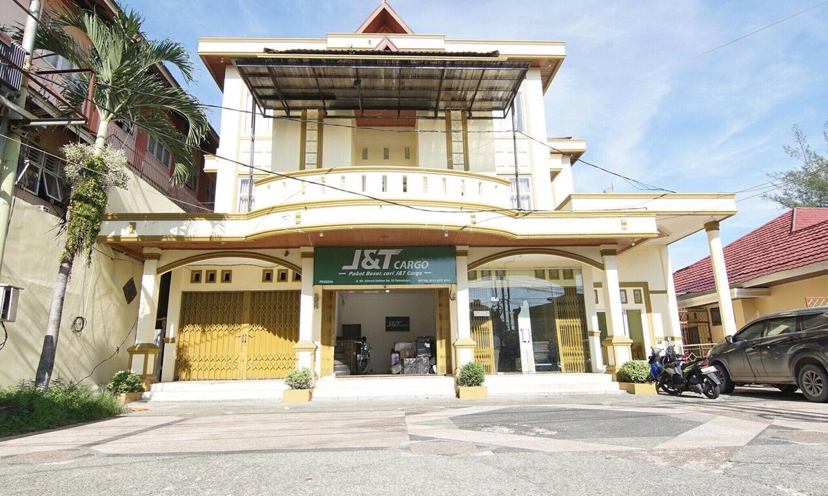 Pekanbaru House | Deluxe Double at Collection O Pekanbaru