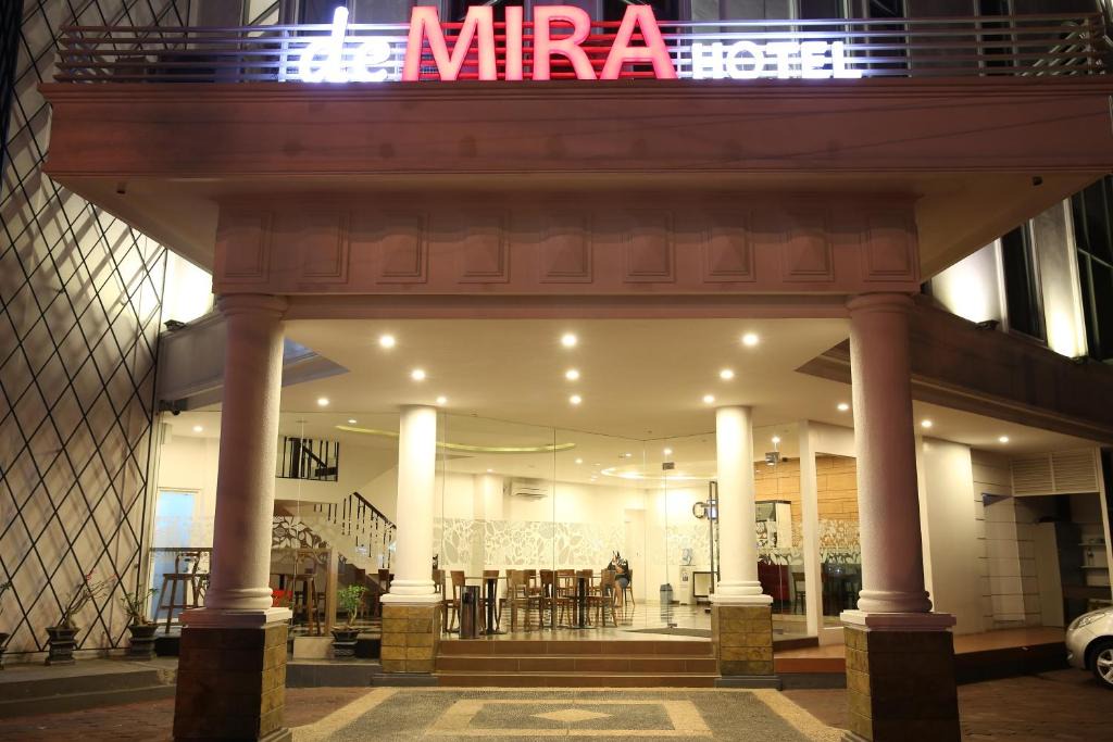Gubeng Hotel | DeMira Hotel