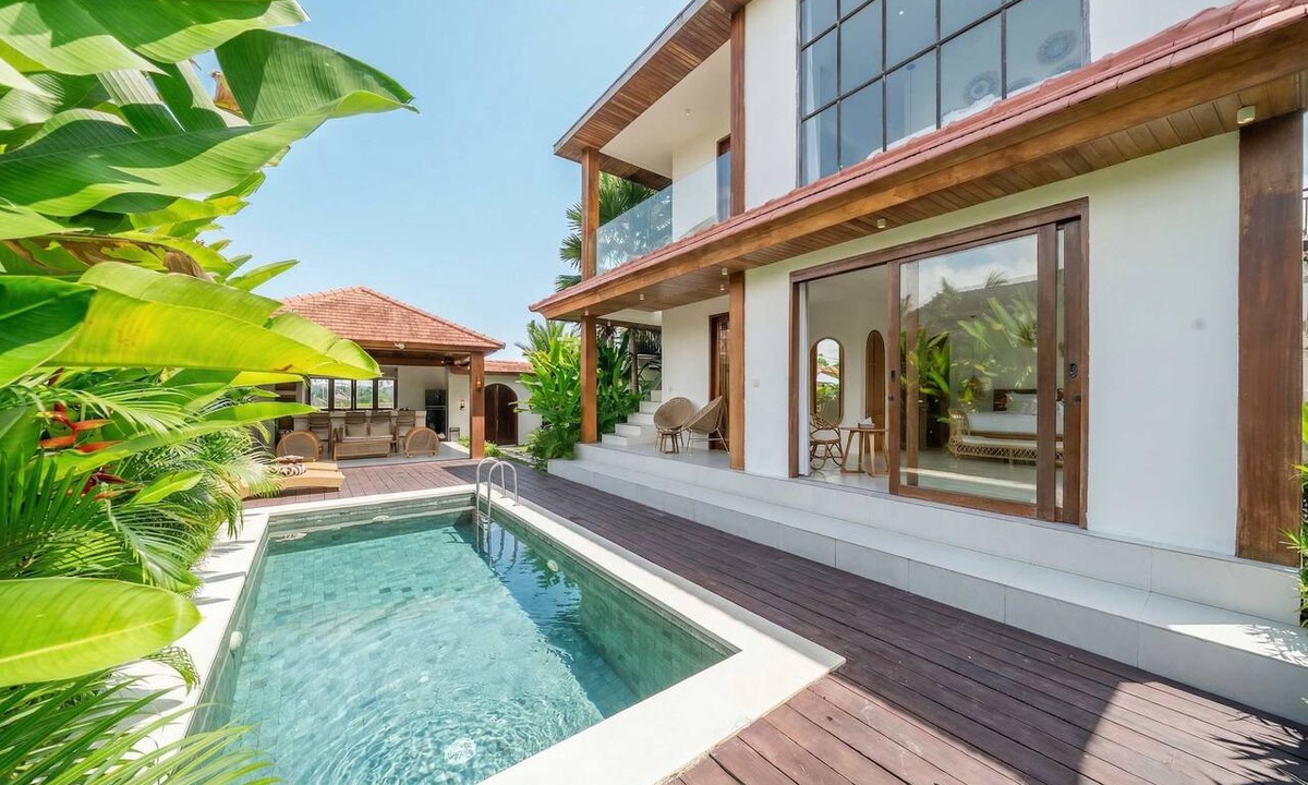 Sayan Villa | Designer 2BR w Huge Outdoor Dining & Pool Areas