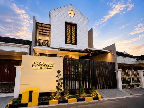 Blimbing Villa | Edelweiss House