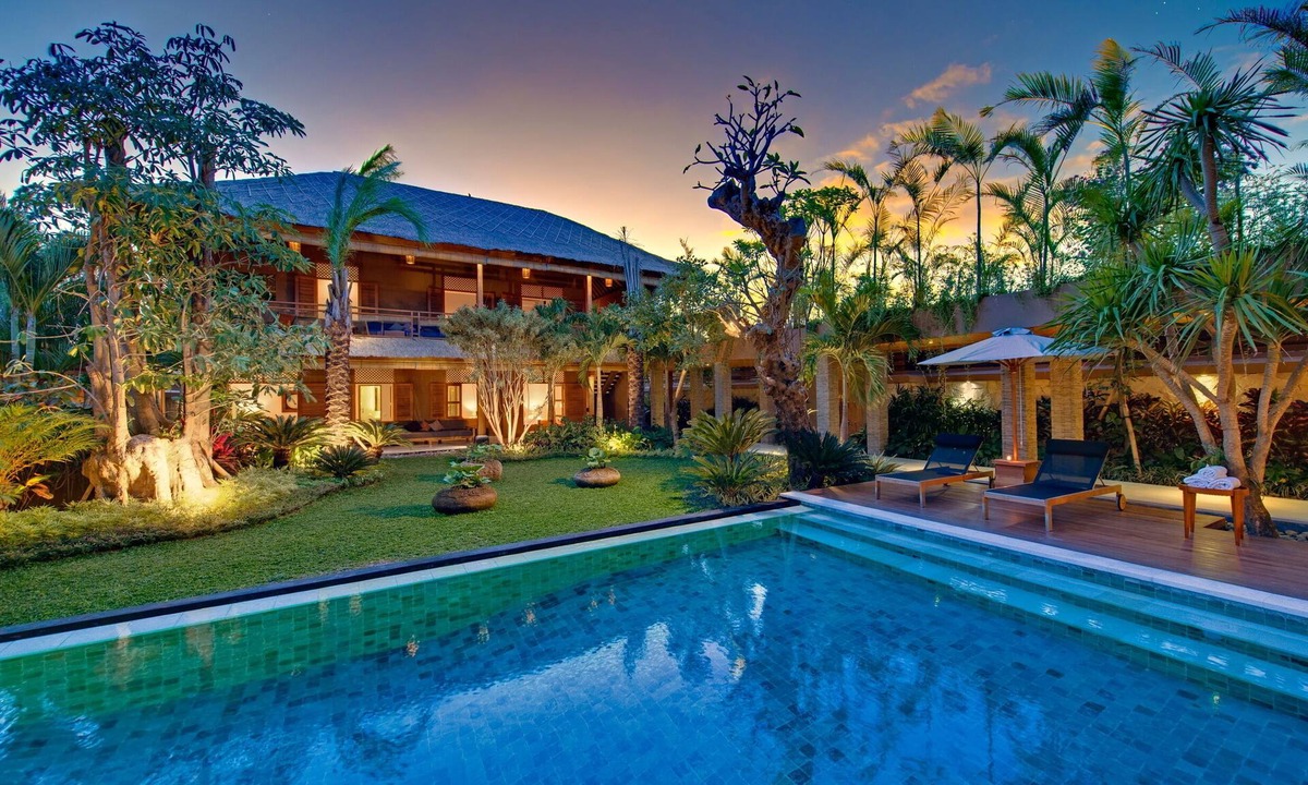 Laksmana Villa | Exclusive Offer 10 BR villa by the beach Seminyak