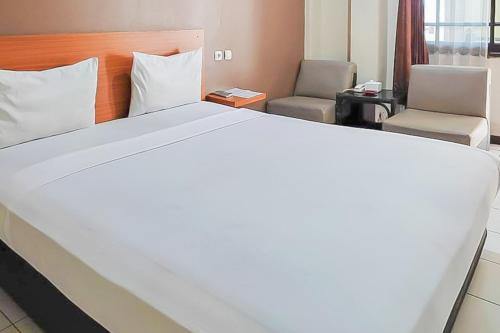 Karawang Hotel | Fajar Indah Hotel Mitra RedDoorz