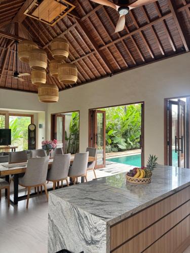 Berawa House | Family Haven 6BR Luxe Villa in Berawa, Canggu