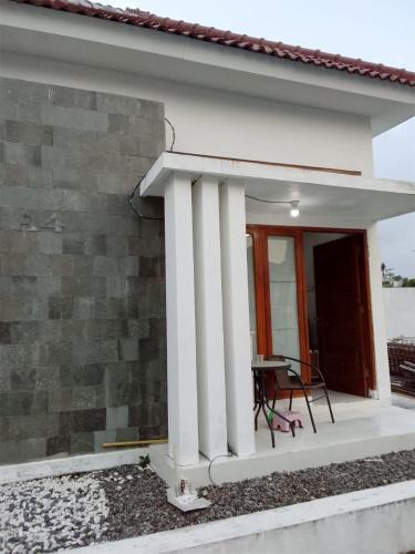 Ngemplak House | Homestay Tata