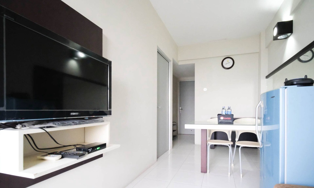Surabaya Apartment | Homey And Comfy 2Br At Dian Regency Apartment