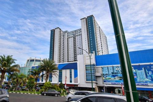 Sidoarjo Apartment | Homey Studio with Easy Pool Access Apartment at Suncity Residence By Travelio