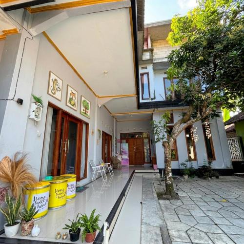 Borobudur House | javalestari homestay & tour