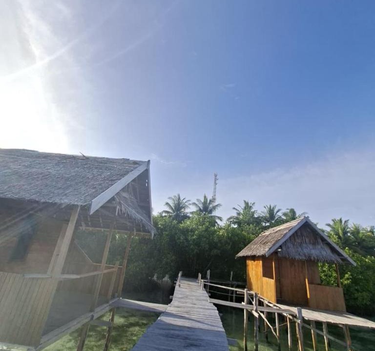 Arborek House | Kombrof Homestay & Dive Center