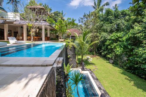Kutuh Kaja Villa | La Bohemia Residence - 2BR Riverside Villa with Two-Tiered Waterfall Pool Fast Wi-Fi