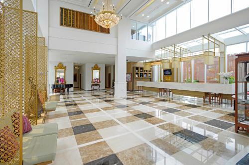 Gubeng Hotel | La Lisa Hotel by ARTOTEL