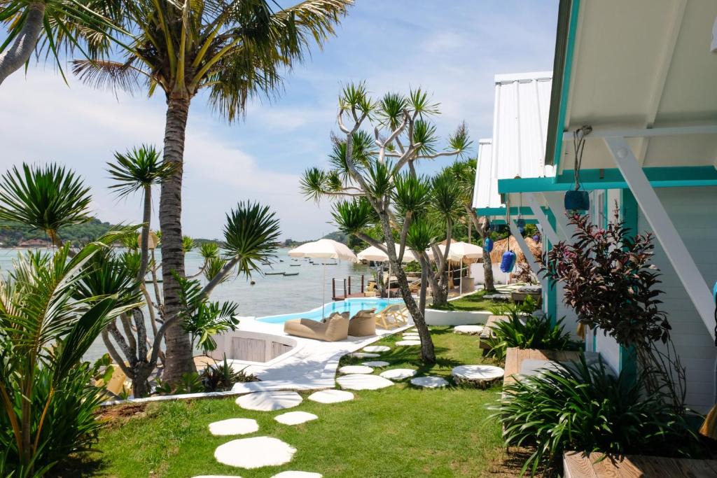 Ceningan Island Resort | Le Pirate Beach Club Nusa Ceningan - Adults Only