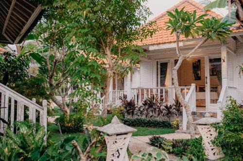 Mushroom Bay Cabin | Lebaoh Nusa Cottage