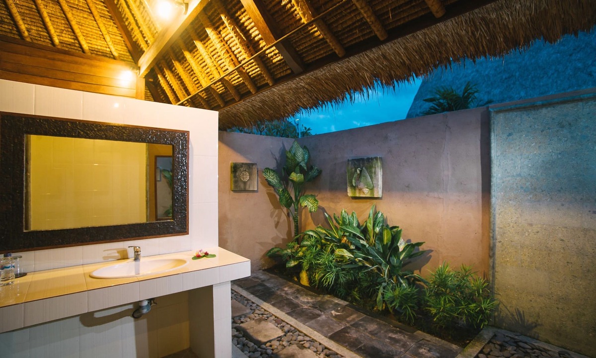 Mushroom Bay Resort | Lembongan Bay Shore Huts