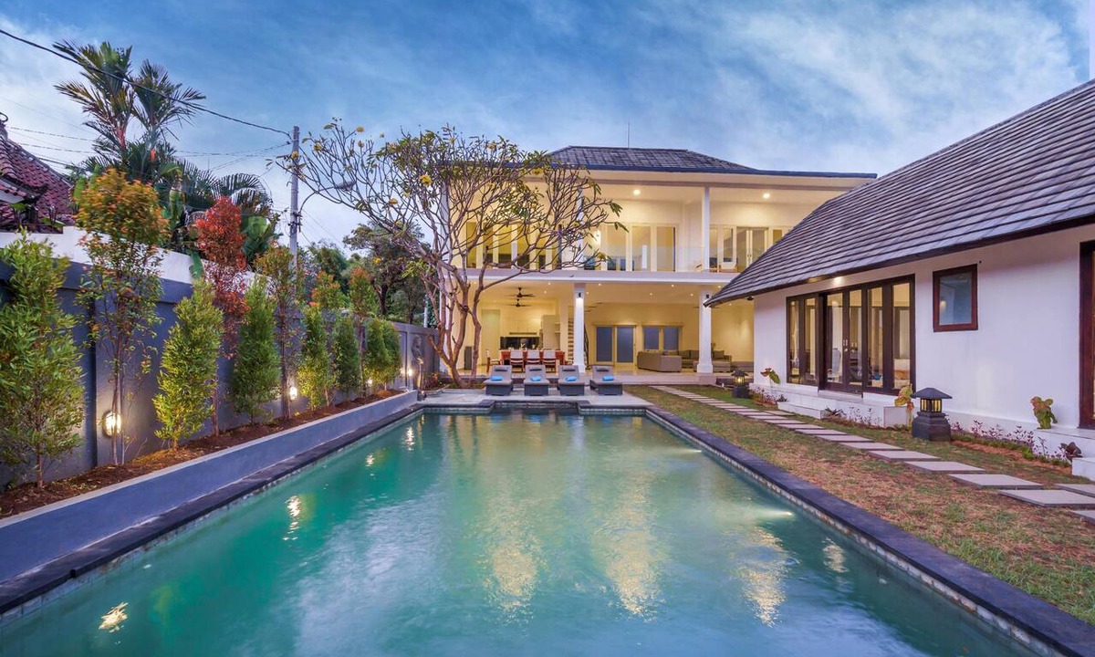 Dyanapura Villa | Luxury 10-bedroom private villa estate located in Seminyak, offering daily breakfast, a full-time private chef, airport transfers, complimentary massages, housekeeping, and a dedicated driver.