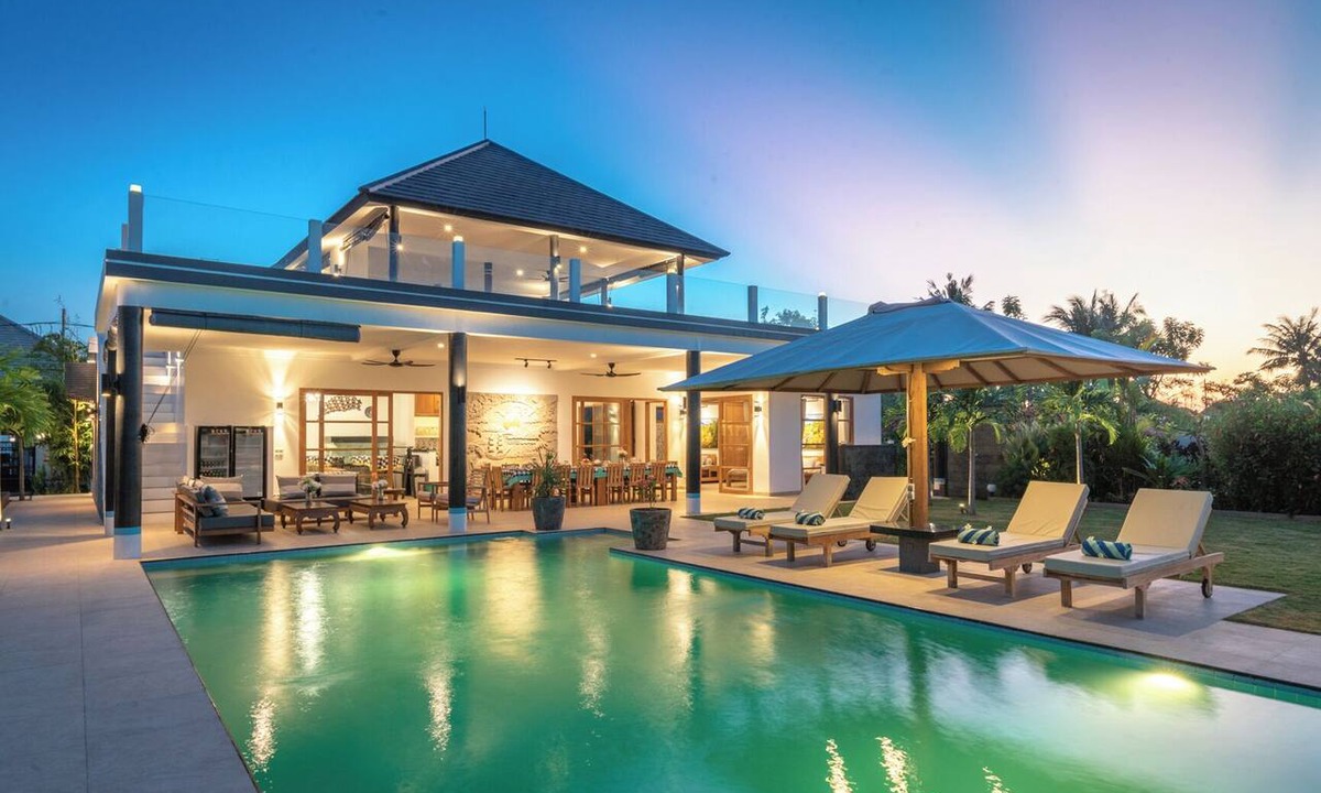 Dencarik Villa | Luxury 9-Bedroom Hillview Estate in North Bali!
