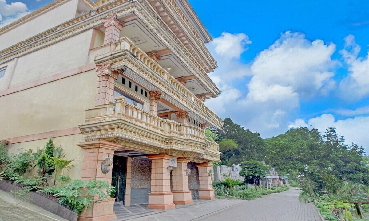 Sinduadi House | Luxury Deluxe DBL Retreat W/Free WiFi and Parking