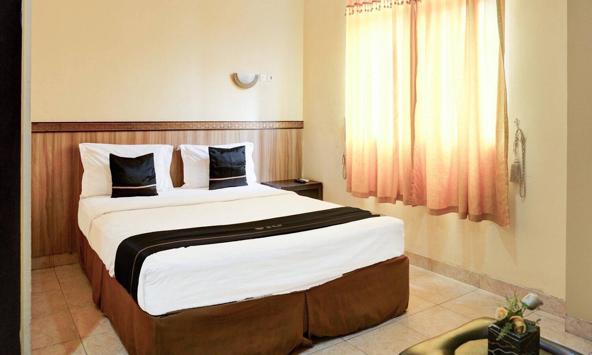 Palembang House | Luxury Deluxe DBL Retreat W/Free WiFi and Parking
