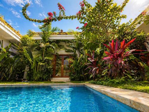 Batubelig Villa | Luxury private tropical Oasis & pool Bali