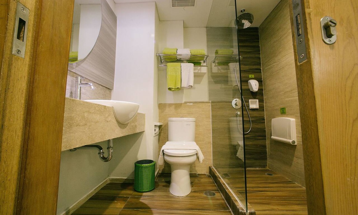 Gubeng Hotel | MaxOneHotels at Dharmahusada - Surabaya