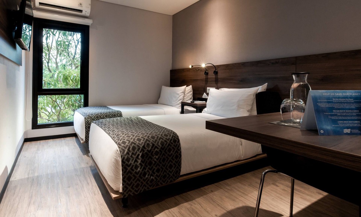 Waisai Hotel | Meridian Adventure Marina Club & Resort