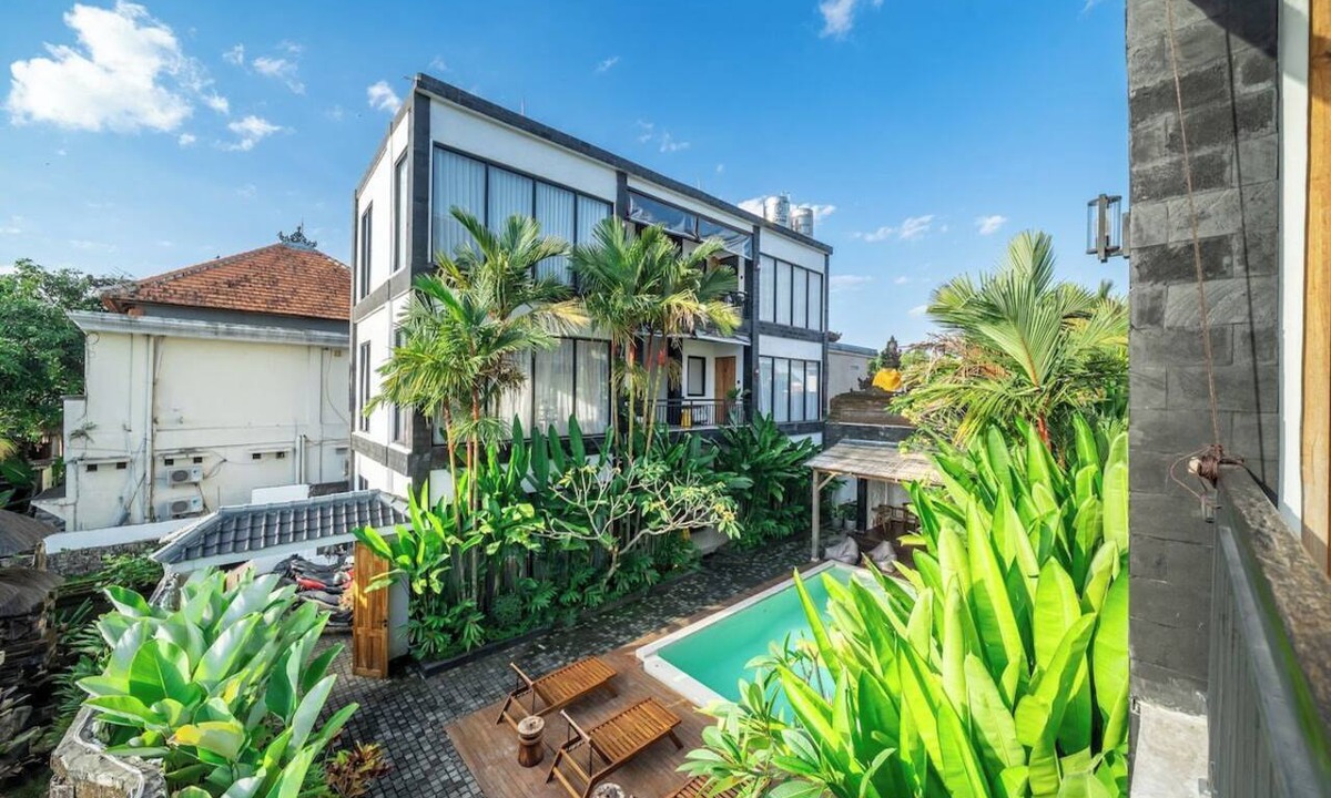 Ubud City-Centre House | Modern 2BR Flat in Ubud w Pool, Garden & Kitchen