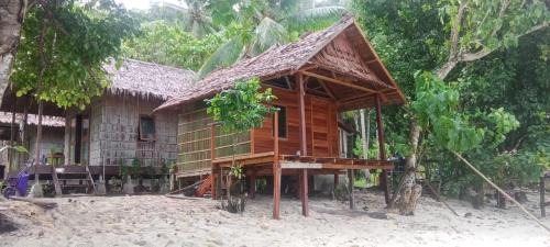 Mansuar Island House | Napoleon Homestay Raja Ampat
