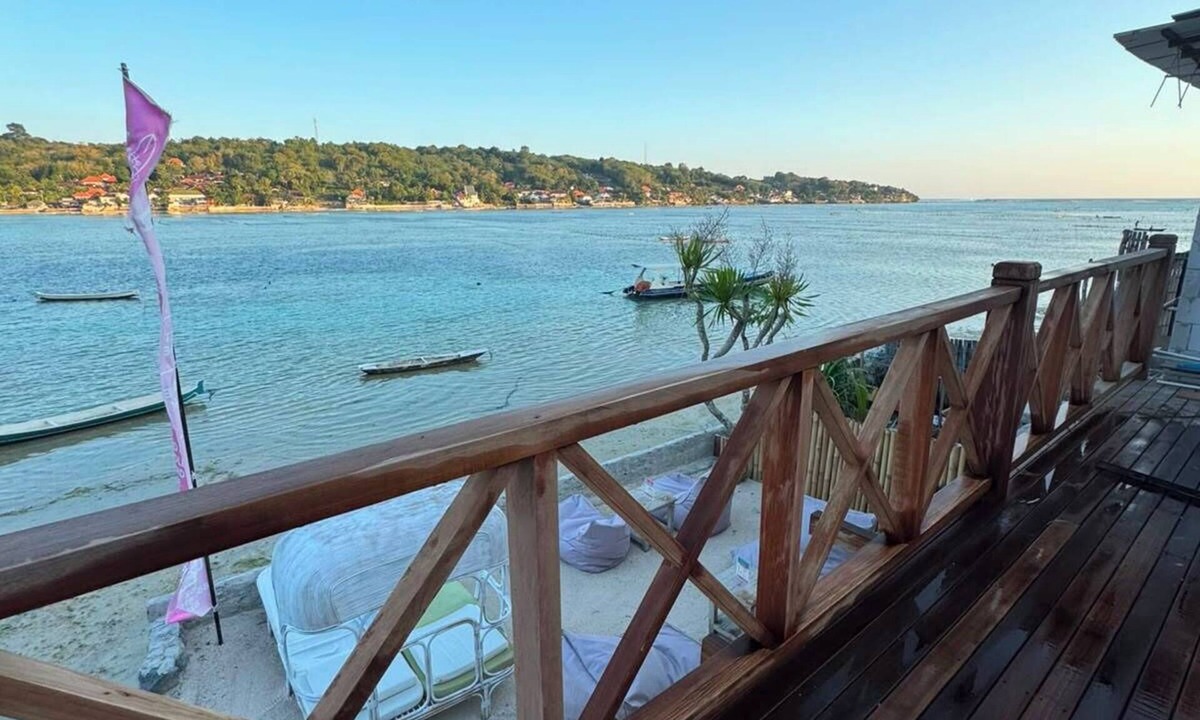 Mushroom Bay Villa | Not That Ugly Villa Cantik