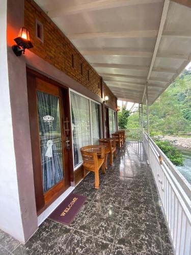 Bukit Lawang Hotel | Orangutan trip Sumatra Rooms