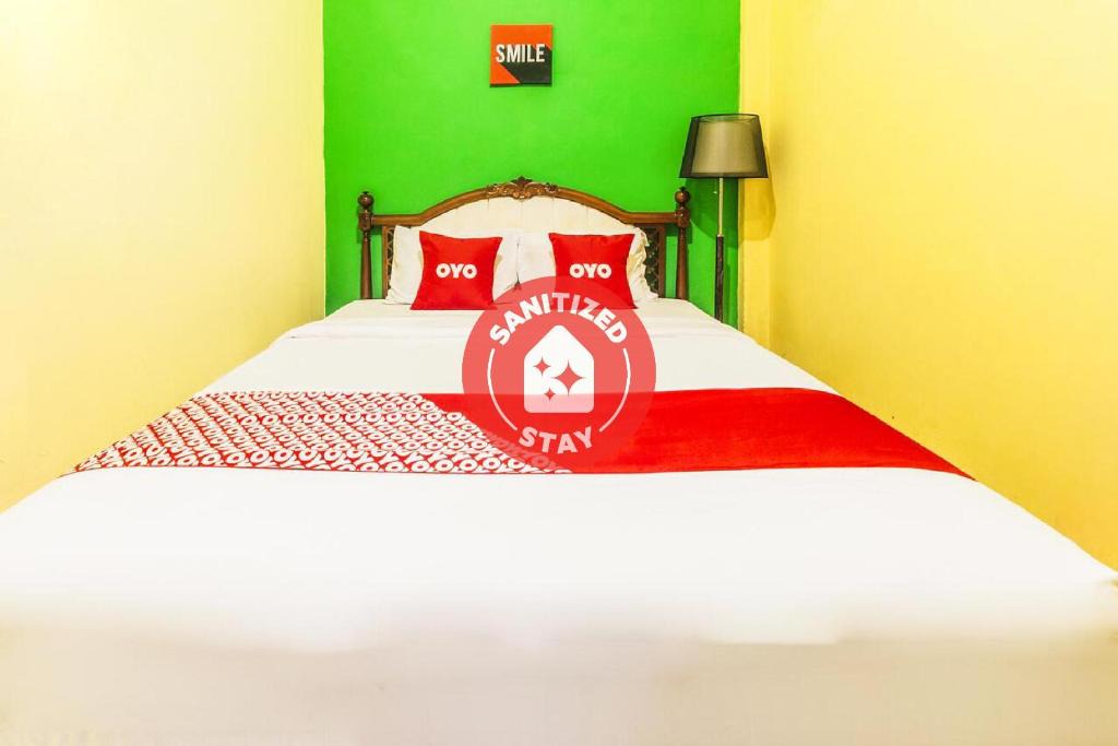 Ambon Hotel | OYO 2165 Alyah Guest House Syariah