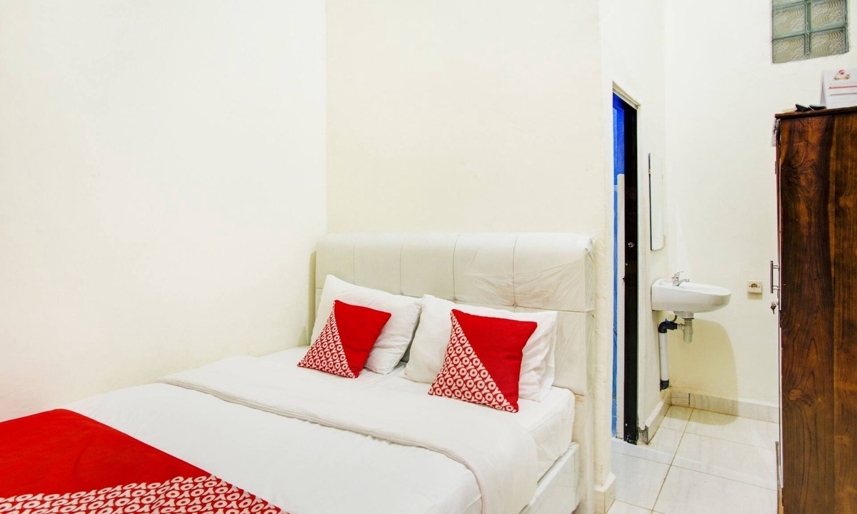 Kupang Hotel | OYO 2965 Silvia Homestay