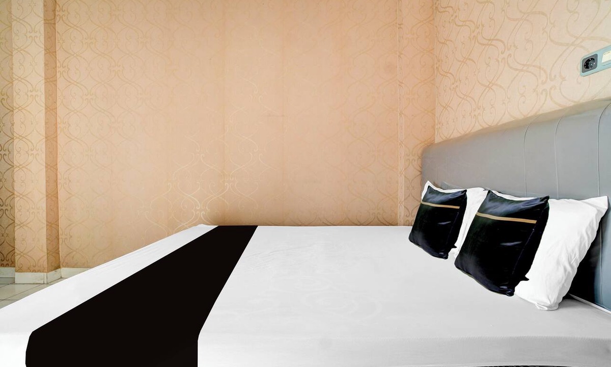 Cilandak Hotel | OYO 92723 Sultan Residence Syariah