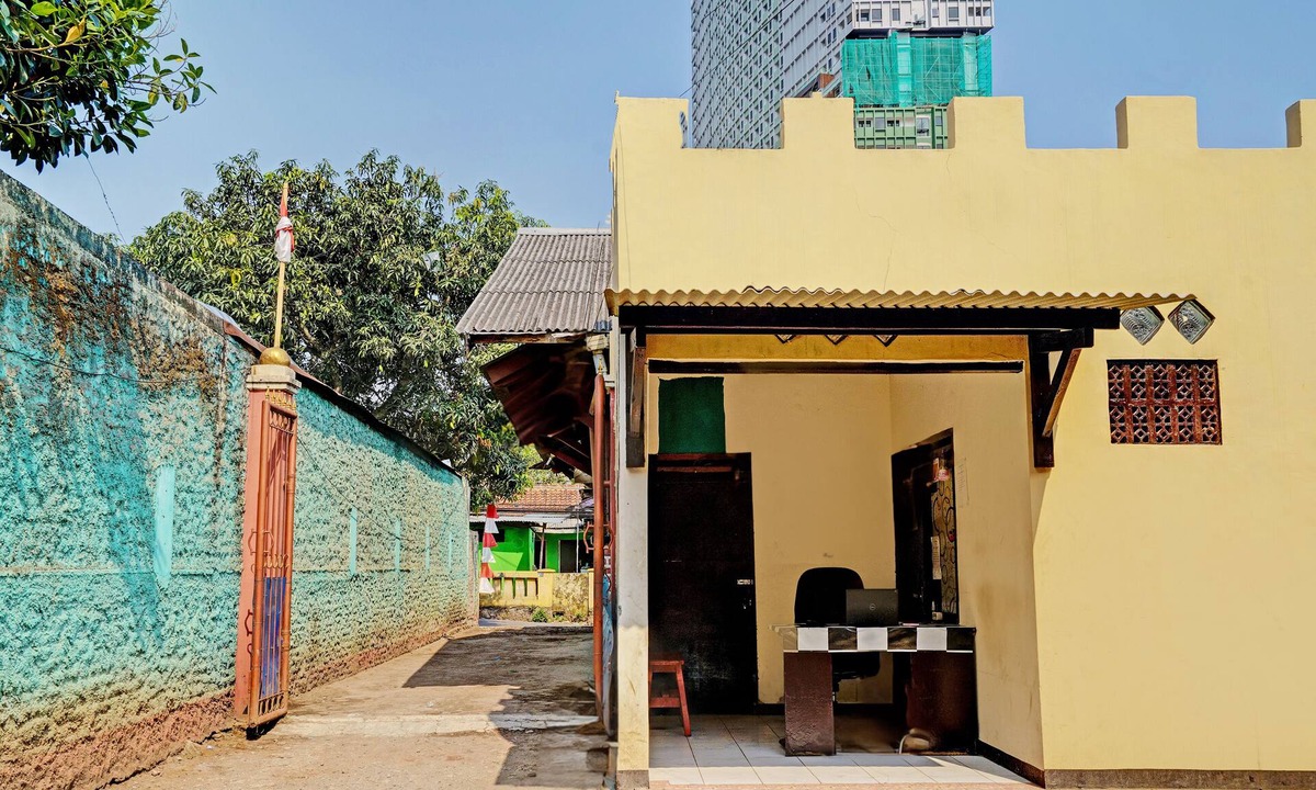 Cileunyi Hotel | OYO 93224 Fj Guest House