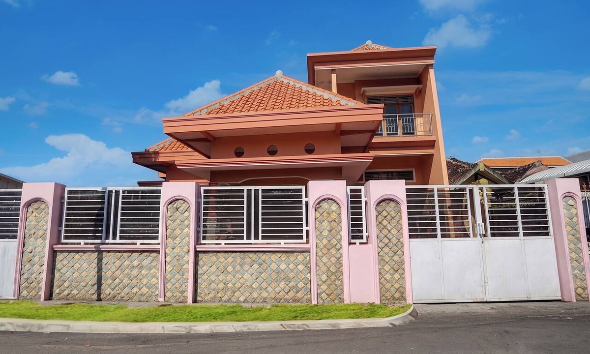 Probolinggo Hotel | OYO 95290 Incess Diana Syariah