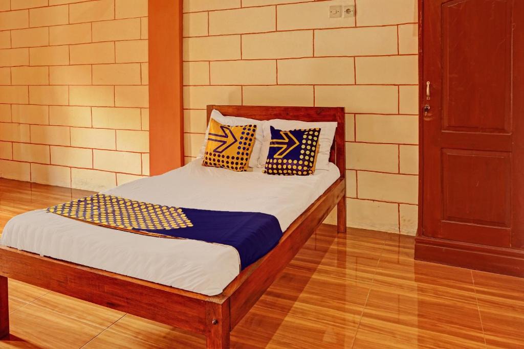 Kepanjen Hotel | OYO Life 92568 Penginapan Joglo Syariah
