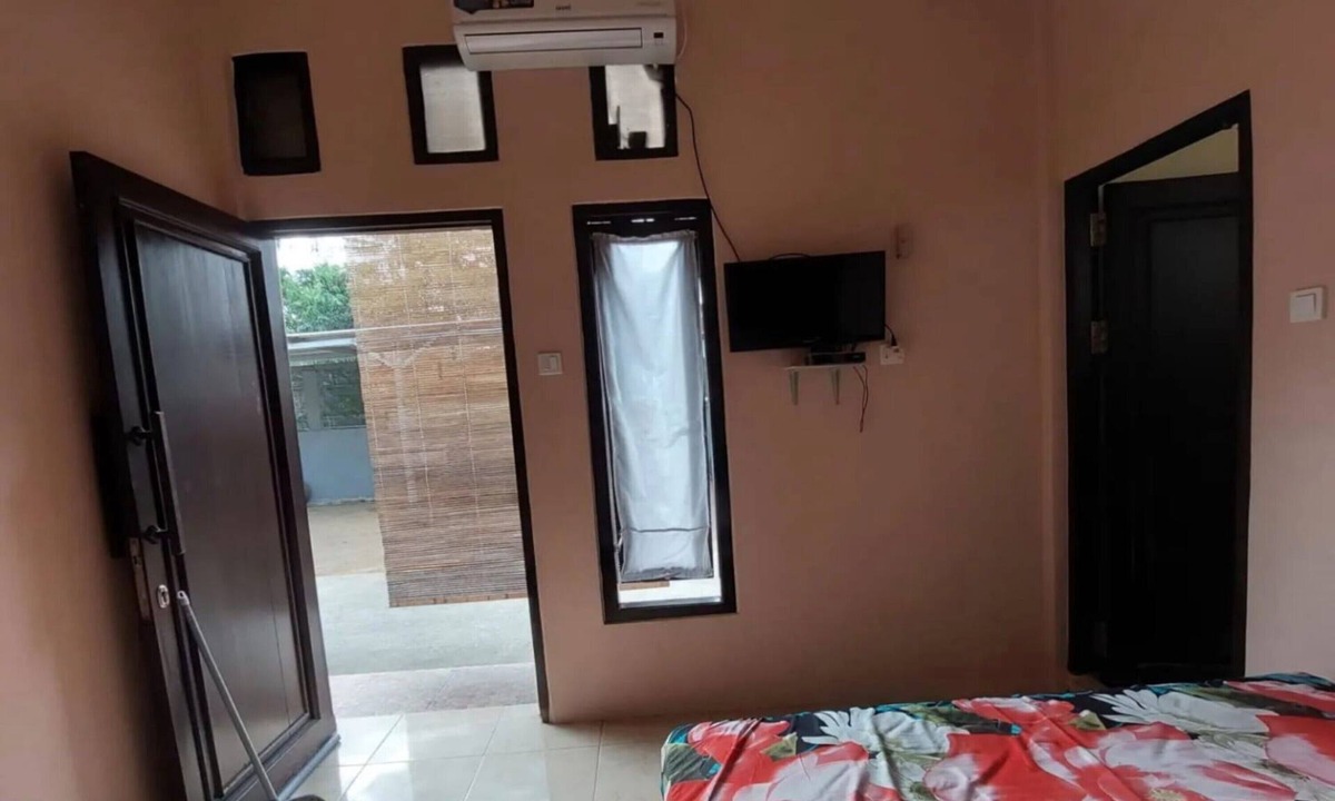 Trenggalek Hotel | OYO Life 93525 Griya Wafira Trenggalek Syariah